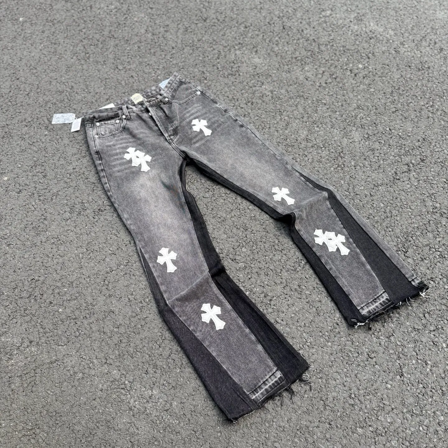 #8160 P260💰 Independent GALLERY DEPT. Vintage spliced black and gray snowflake pattern cross loose washed flared jeans - truly restore the ultimate texture of Vintage - original hardware accessories washed and other elevators, QR code analysis are all purchased from the original factory, high degree of restoration, you are welcome to compare with a certain product ~ - three-dimensional version Loose and comfortable, not picky about the figure, taller and slimmer, factory Seiko, original factory quality control, same style for men and women, can be matched with couples, versatile recommendation Essential jeans for all seasons - sizes: 28 30 32 34 36